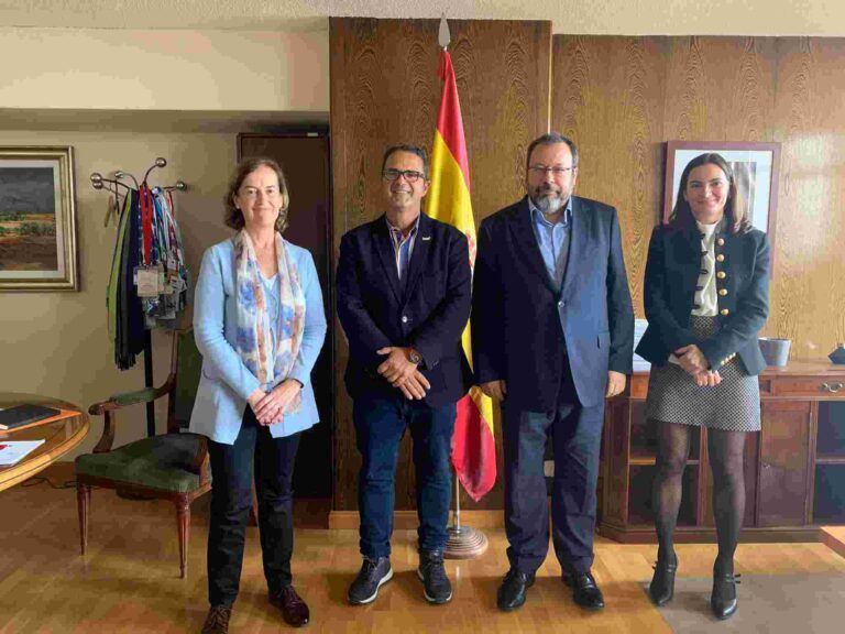 El Ministerio de Sanidad y FEDER se reúnen para abordar acciones estratégicas en diagnóstico, tratamiento y atención en enfermedades raras