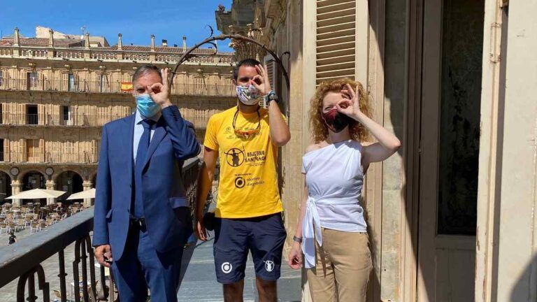 El alcalde de Salamanca muestra su compromiso con los afectados por enfermedades raras y demanda una mayor investigación