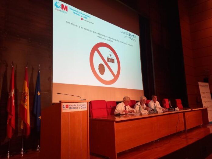 Imagen de la mesa inaugural del evento en el Hospital Universitario Ramón y Cajal