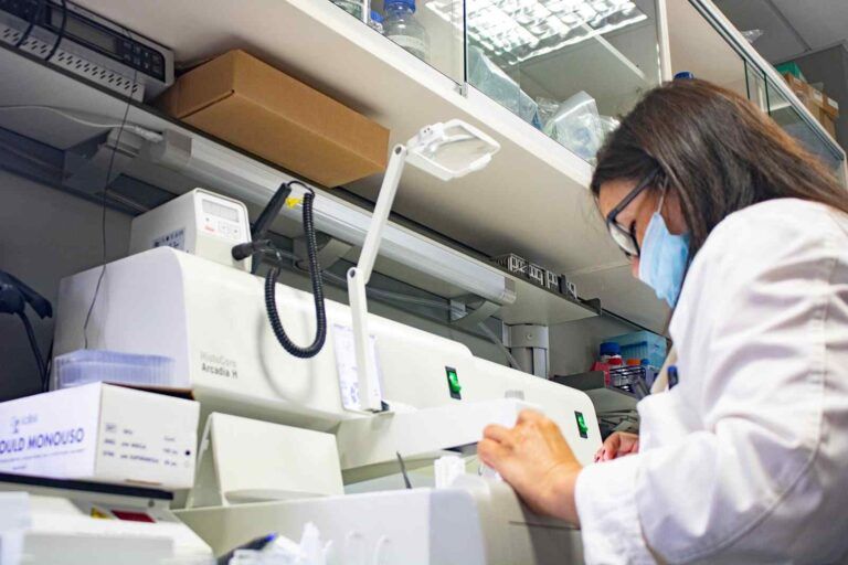 Andalucía concede 4,8 millones de euros a proyectos de investigación en Salud en 2024