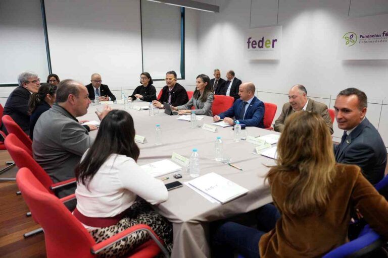 Su Majestad la Reina conoce los retos de FEDER para mejorar la realidad de 3 millones de personas