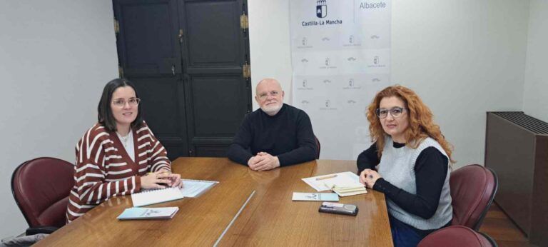 El delegado de la Junta muestra su apoyo a la Alianza de Enfermedades Raras de Castilla-La Mancha