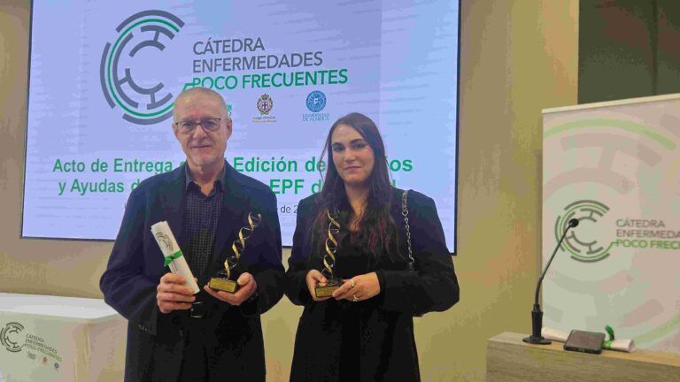 Vicente Andrés y Ana Barettino reciben el premio a los Mejores Trabajos Científicos de la Cátedra de Enfermedades Poco Frecuentes de la Universidad de Almería