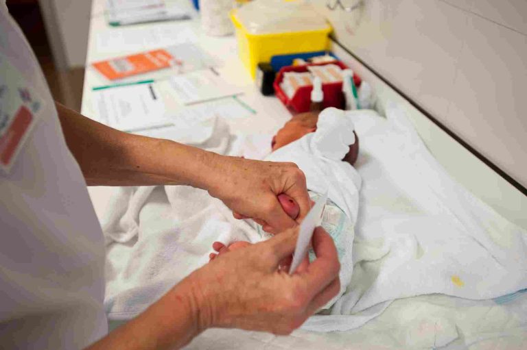 La Comunidad Valenciana incorpora oficialmente el cribado de Atrofia Muscular Espinal (AME) en la prueba del talón a todos los recién nacidos